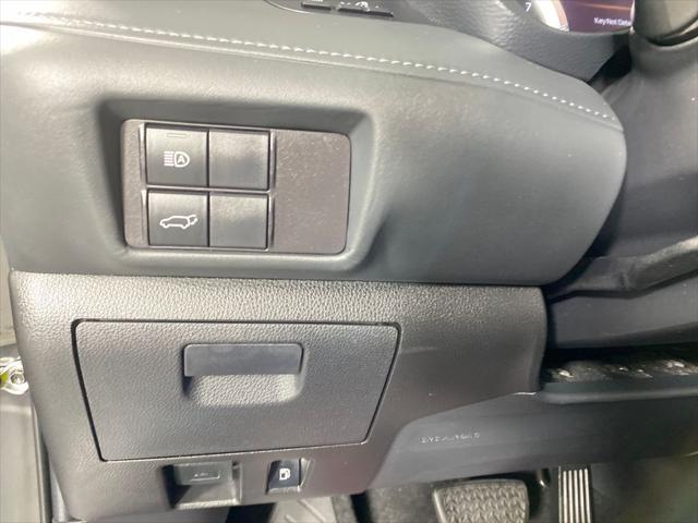 used 2022 Toyota Highlander car, priced at $34,998