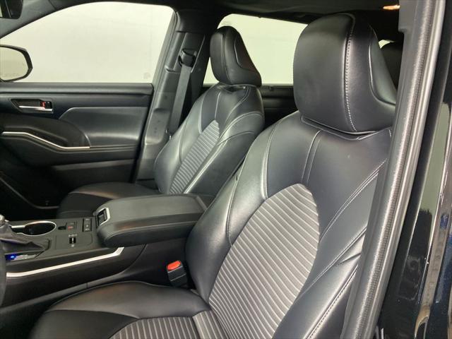 used 2022 Toyota Highlander car, priced at $34,998