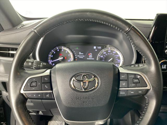 used 2022 Toyota Highlander car, priced at $34,998