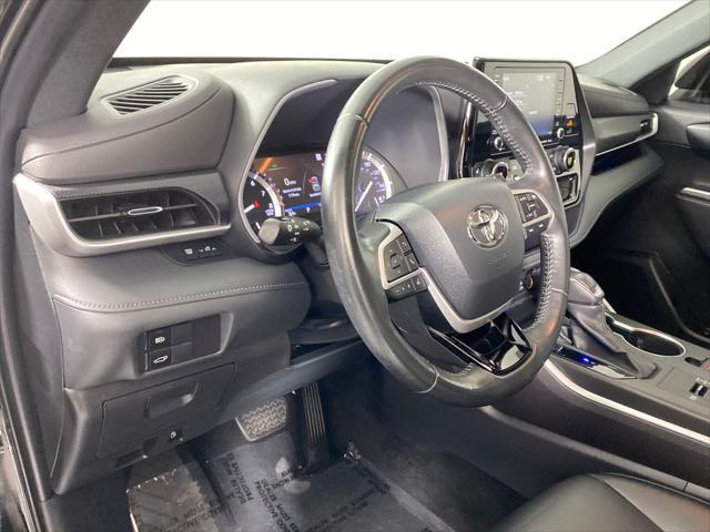 used 2022 Toyota Highlander car, priced at $34,998
