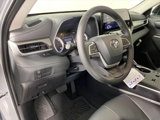 new 2025 Toyota Highlander Hybrid car, priced at $52,320