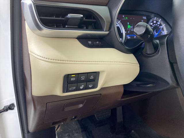 used 2021 Toyota Highlander Hybrid car, priced at $37,998