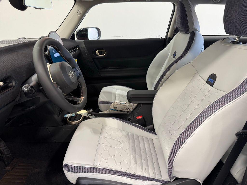 new 2025 MINI Hardtop car