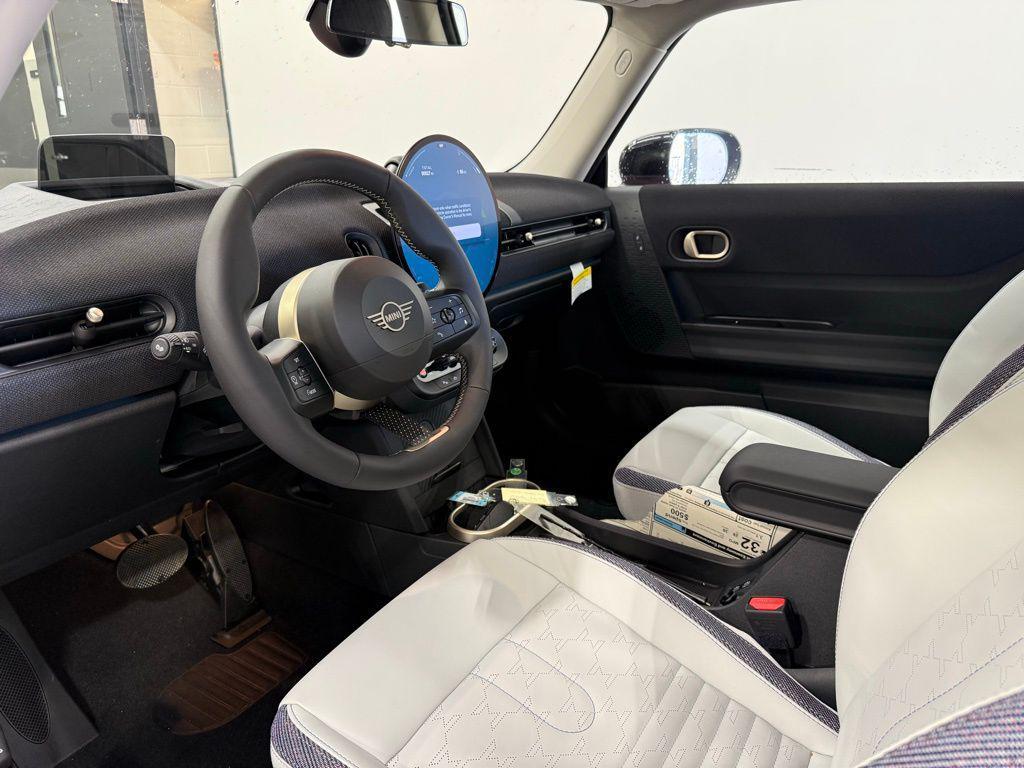 new 2025 MINI Hardtop car