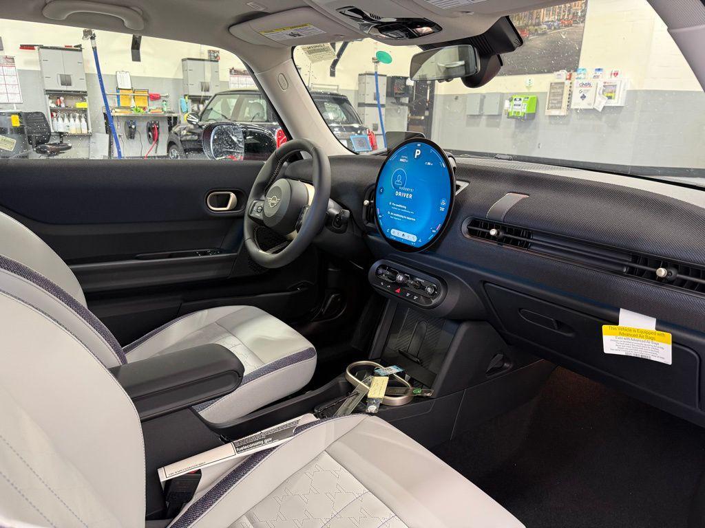 new 2025 MINI Hardtop car