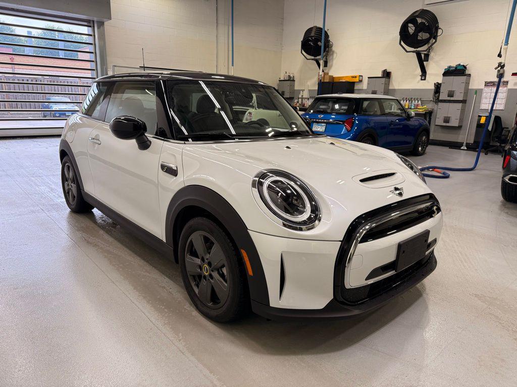 used 2024 MINI Hardtop car, priced at $25,999