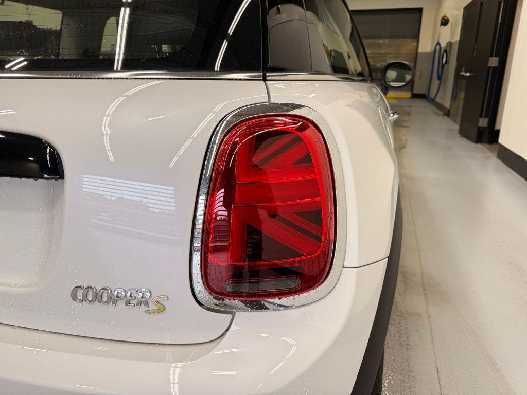 used 2024 MINI Hardtop car, priced at $25,999