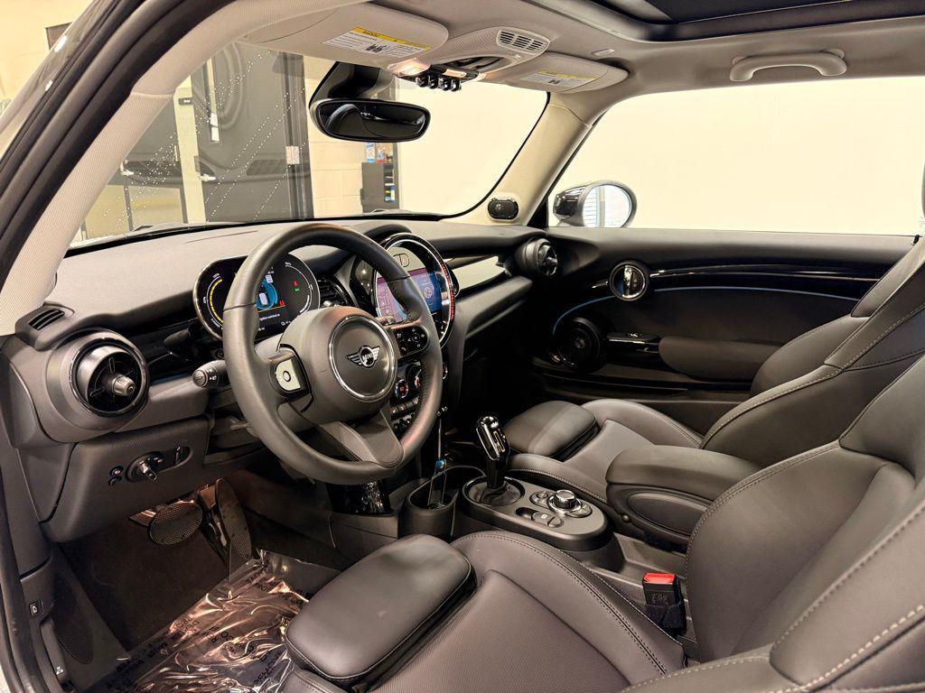 used 2024 MINI Hardtop car, priced at $25,999
