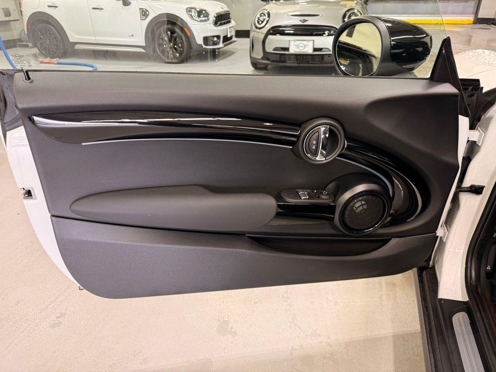 used 2024 MINI Hardtop car, priced at $25,999
