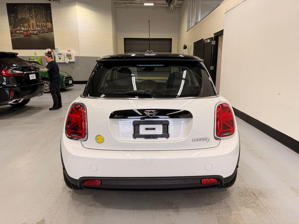 used 2024 MINI Hardtop car, priced at $25,999