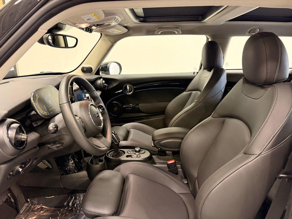used 2024 MINI Hardtop car, priced at $25,999
