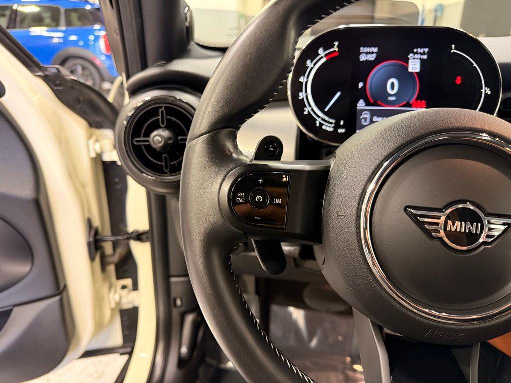 used 2023 MINI Hardtop car, priced at $25,999