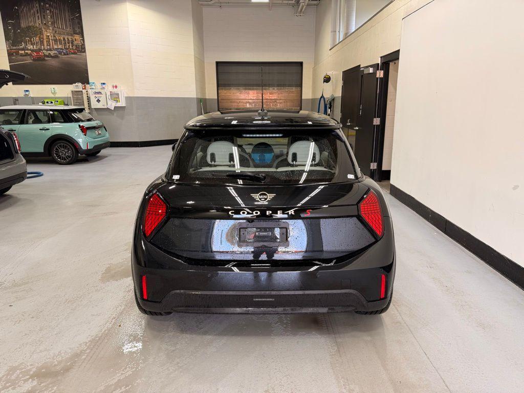 new 2025 MINI Hardtop car