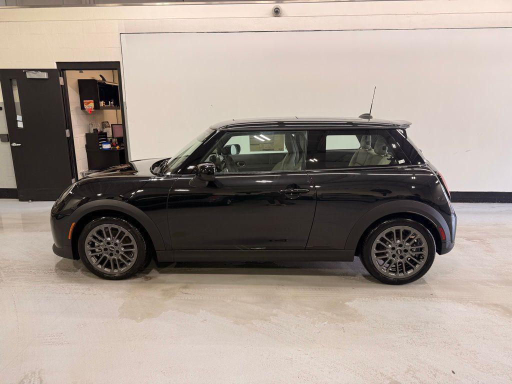 new 2025 MINI Hardtop car