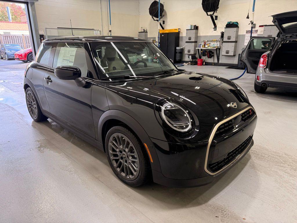 new 2025 MINI Hardtop car