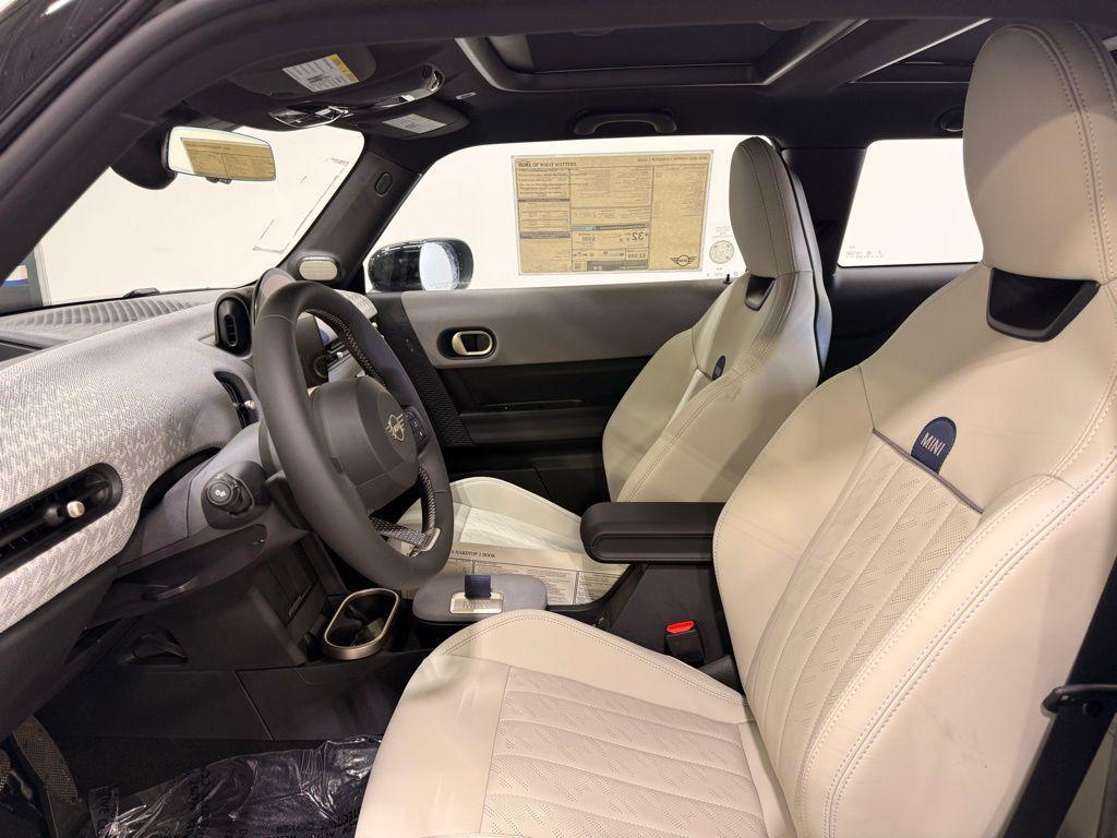 new 2025 MINI Hardtop car