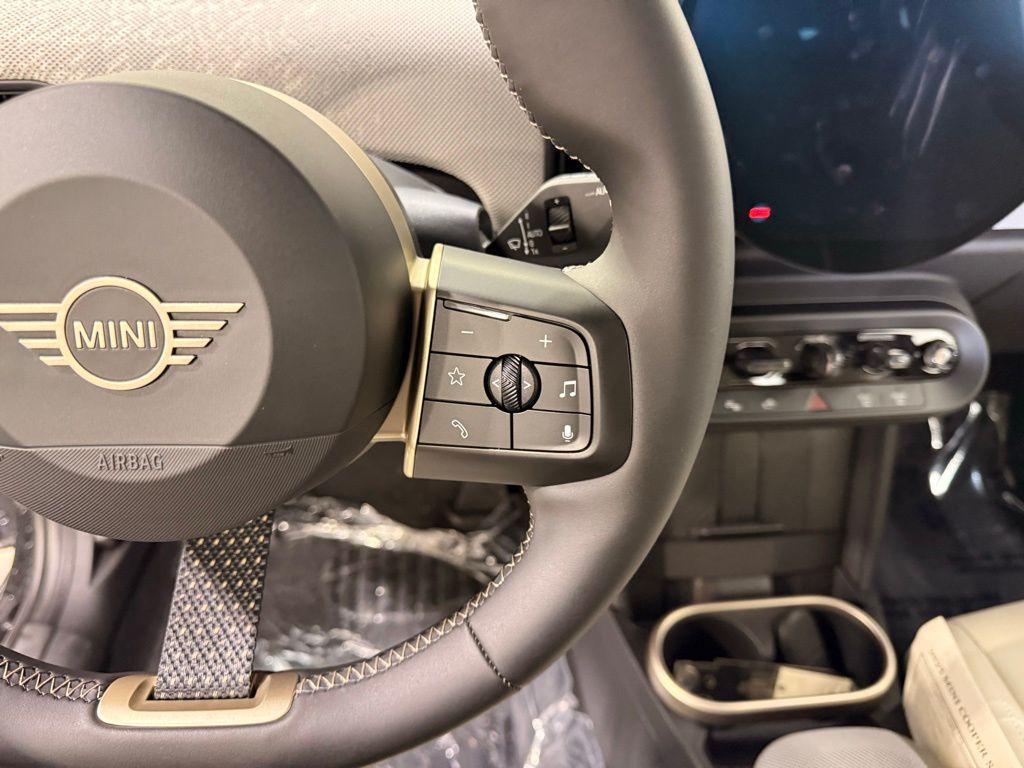 new 2025 MINI Hardtop car