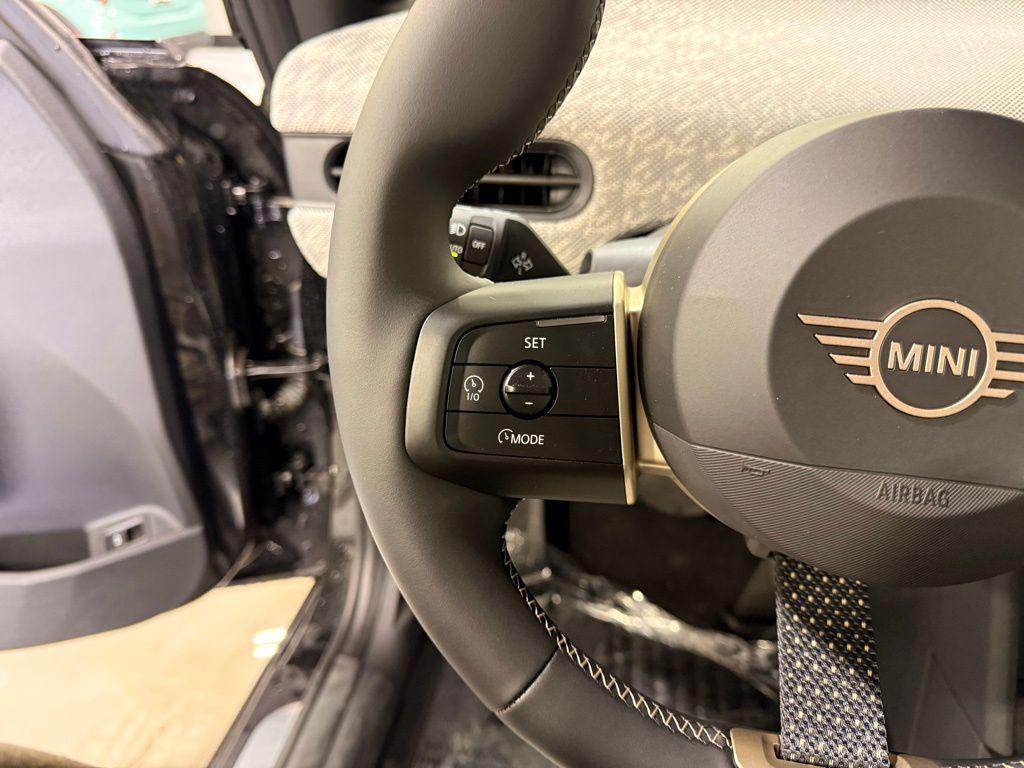 new 2025 MINI Hardtop car