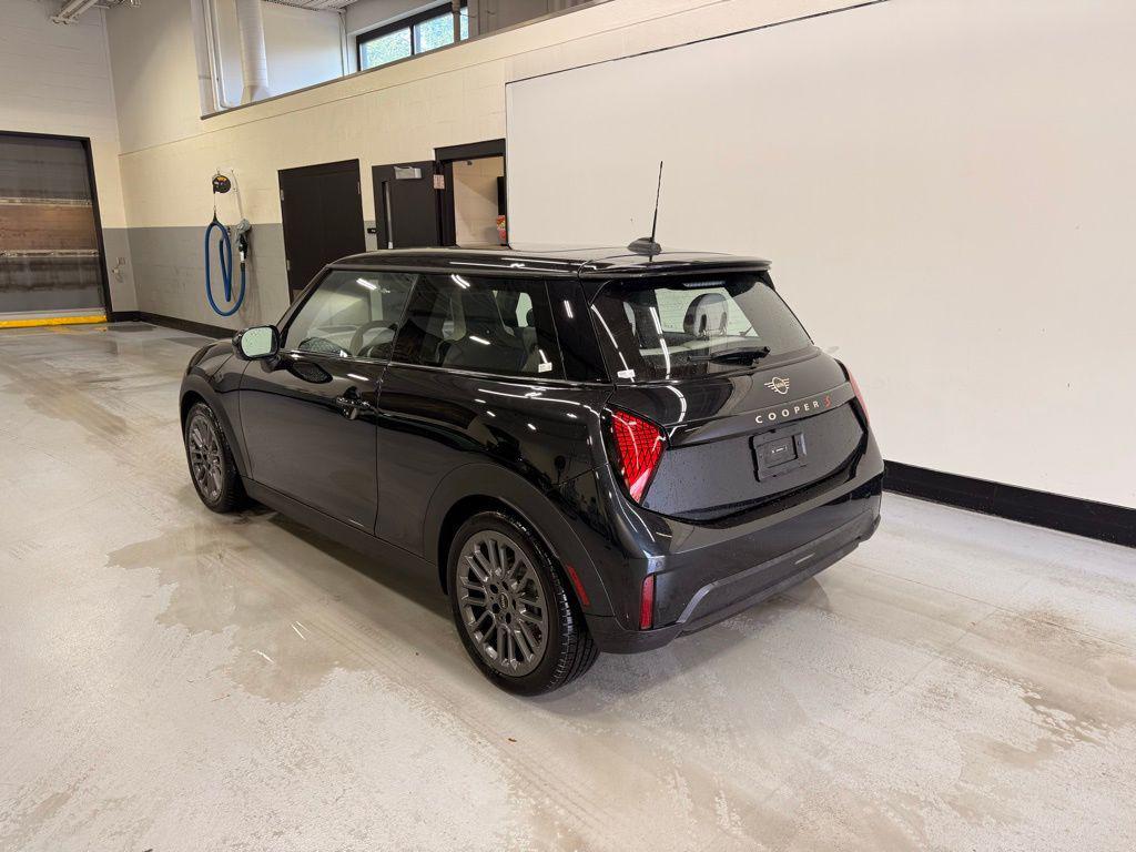 new 2025 MINI Hardtop car