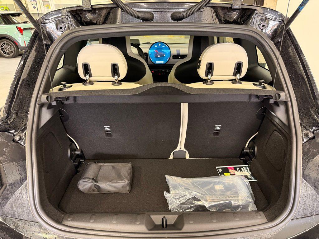 new 2025 MINI Hardtop car