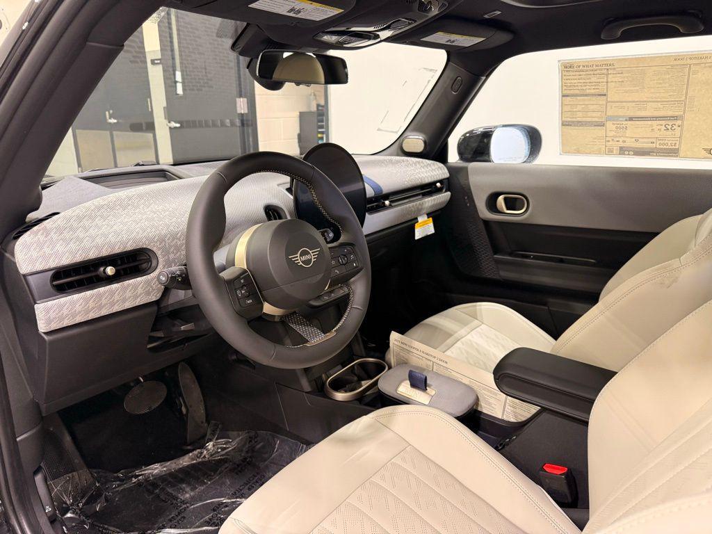 new 2025 MINI Hardtop car