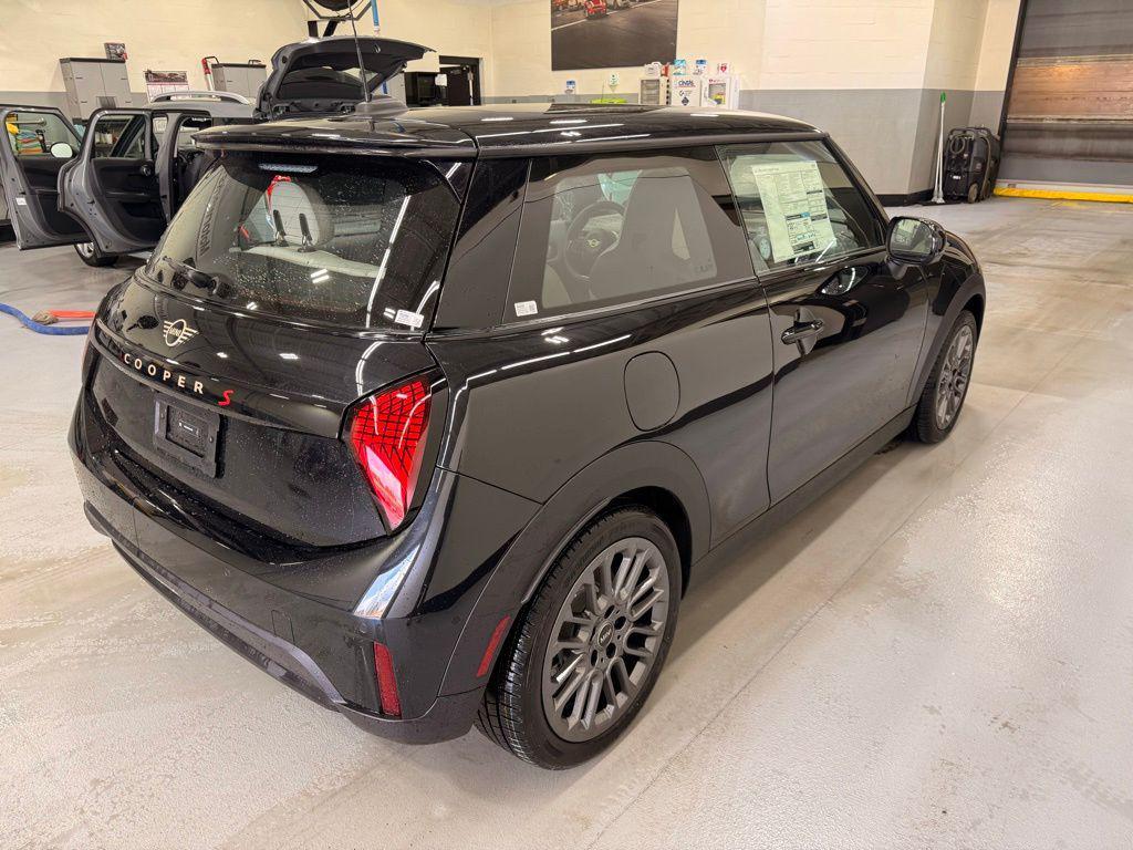 new 2025 MINI Hardtop car