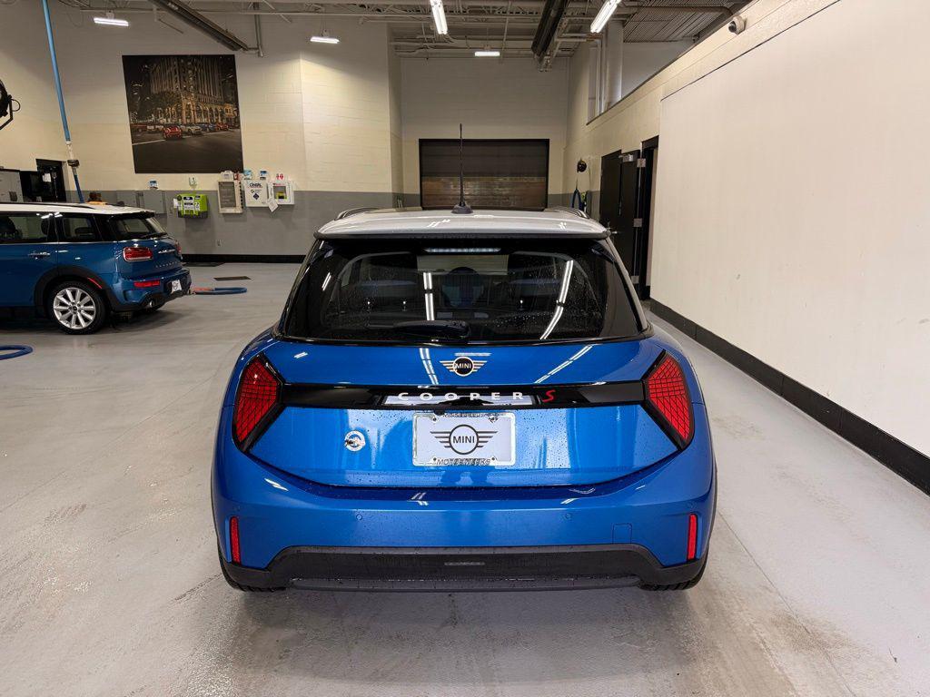 new 2025 MINI Hardtop car