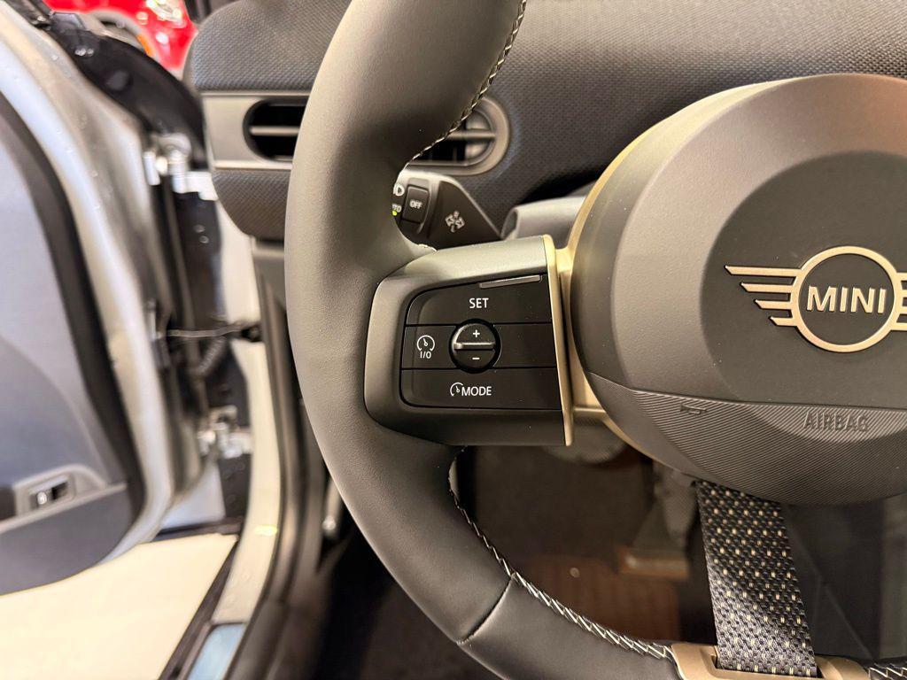 new 2025 MINI Hardtop car, priced at $38,560