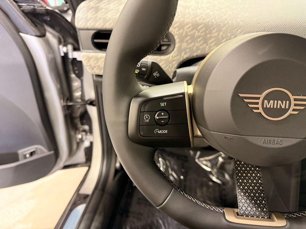 new 2025 MINI Hardtop car