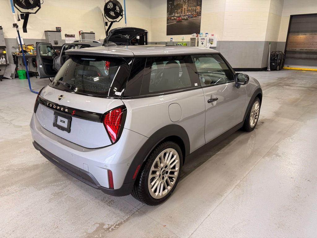 new 2025 MINI Hardtop car