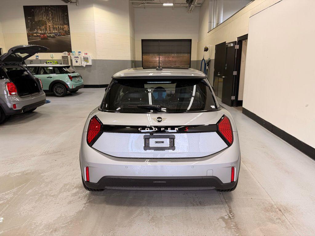 new 2025 MINI Hardtop car