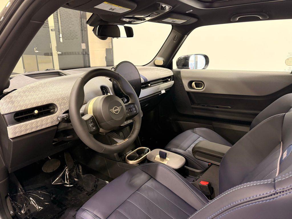 new 2025 MINI Hardtop car