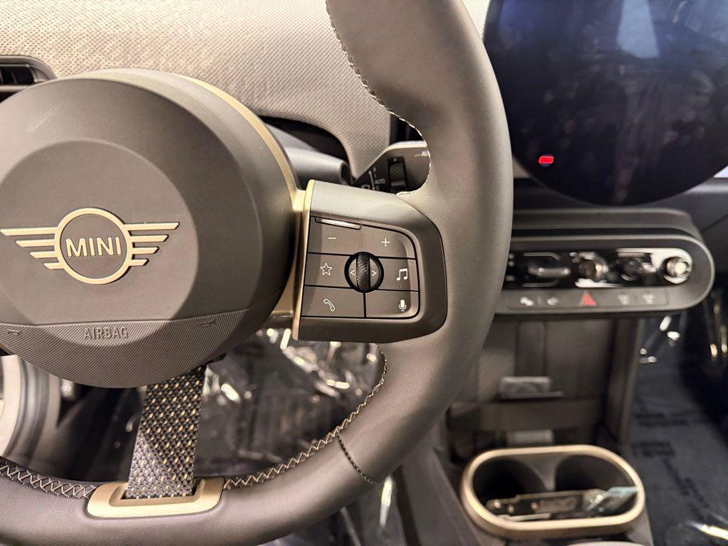 new 2025 MINI Hardtop car