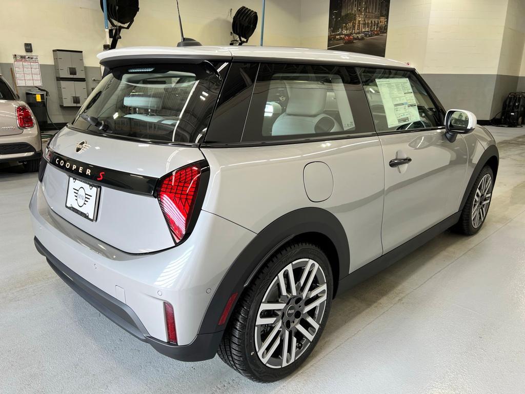 new 2025 MINI Hardtop car, priced at $35,595