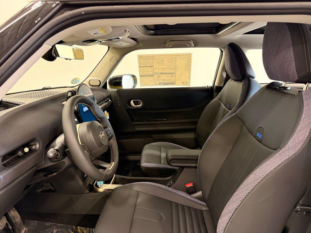 new 2025 MINI Hardtop car