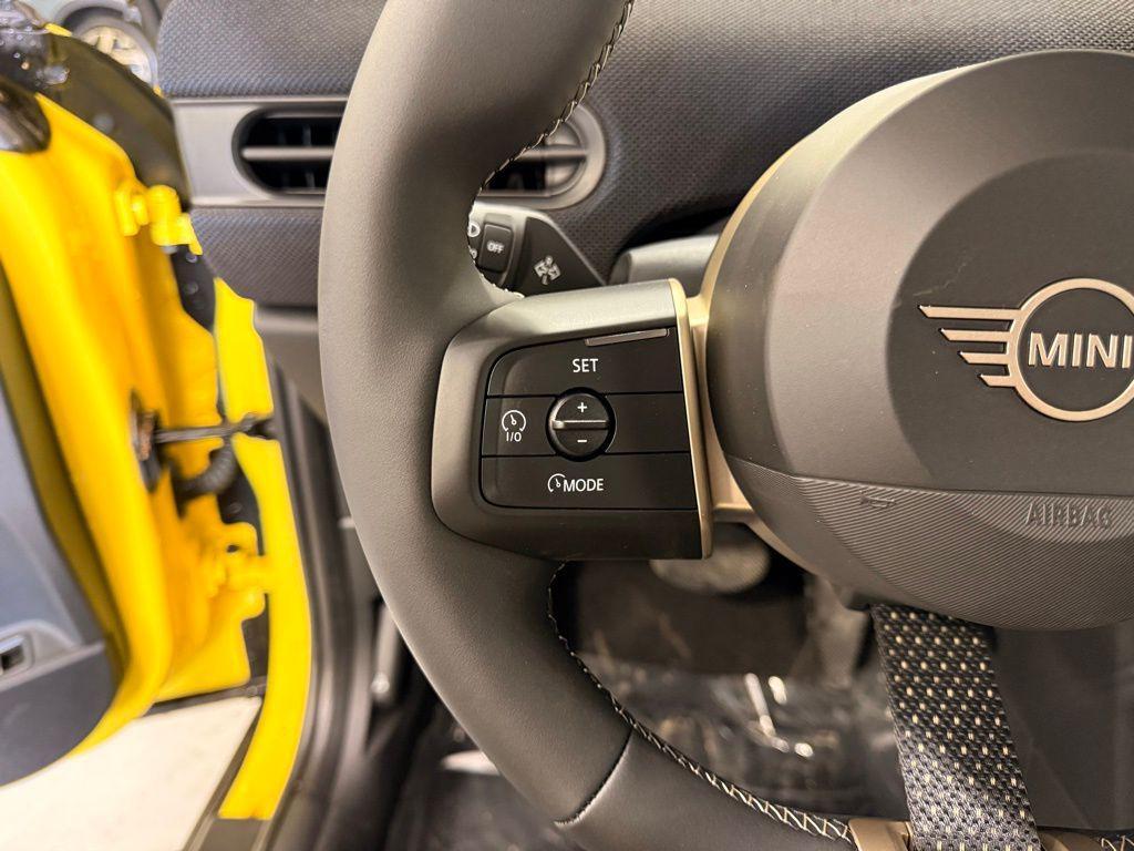 new 2025 MINI Hardtop car