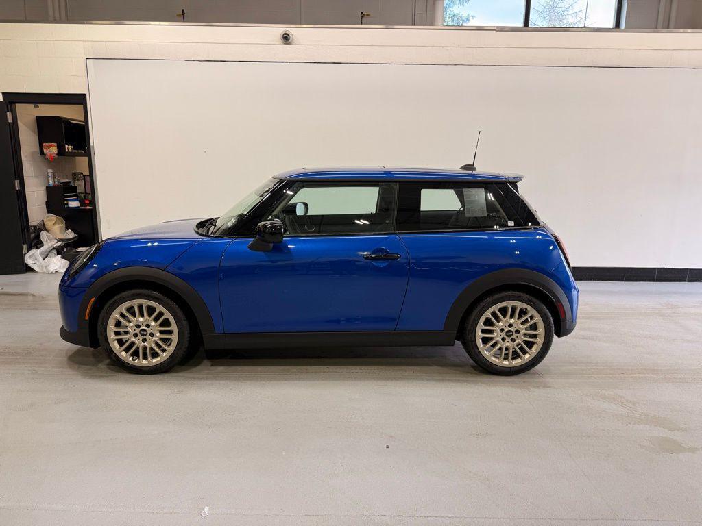 new 2025 MINI Hardtop car