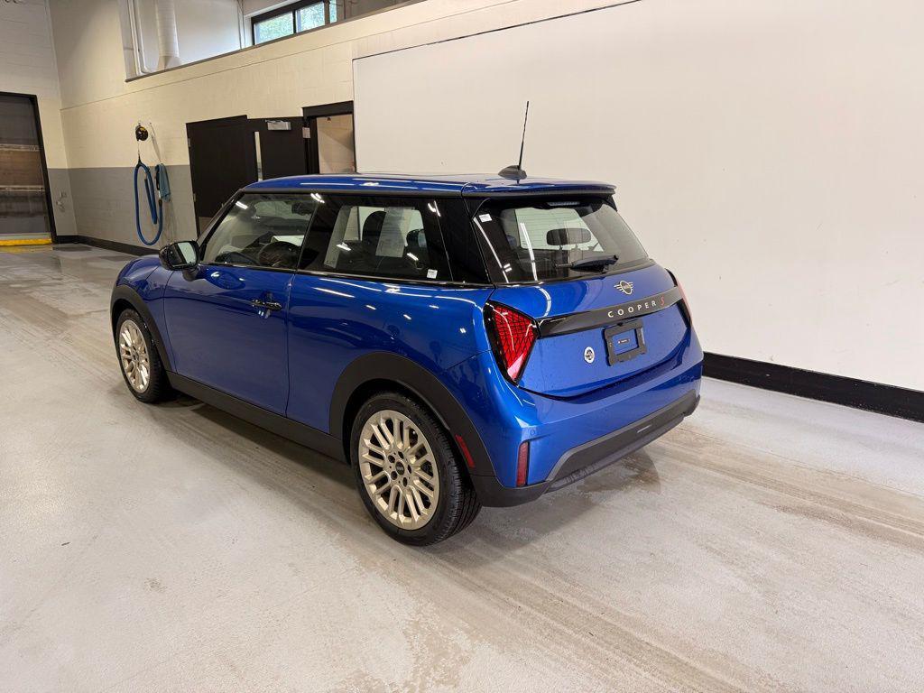 new 2025 MINI Hardtop car