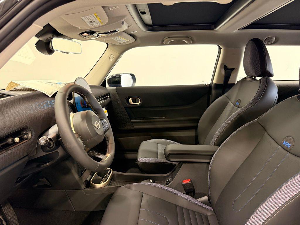 new 2025 MINI Hardtop car