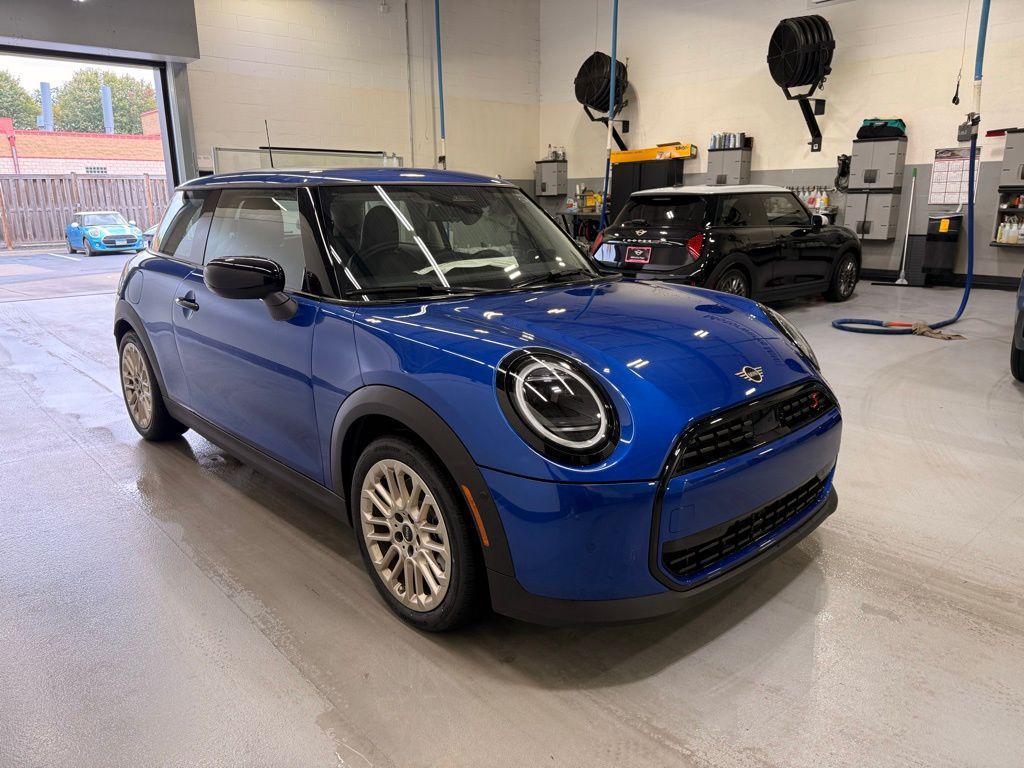 new 2025 MINI Hardtop car