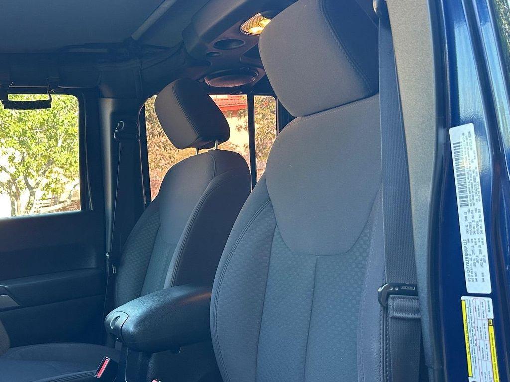 used 2013 Jeep Wrangler Unlimited car, priced at $13,000