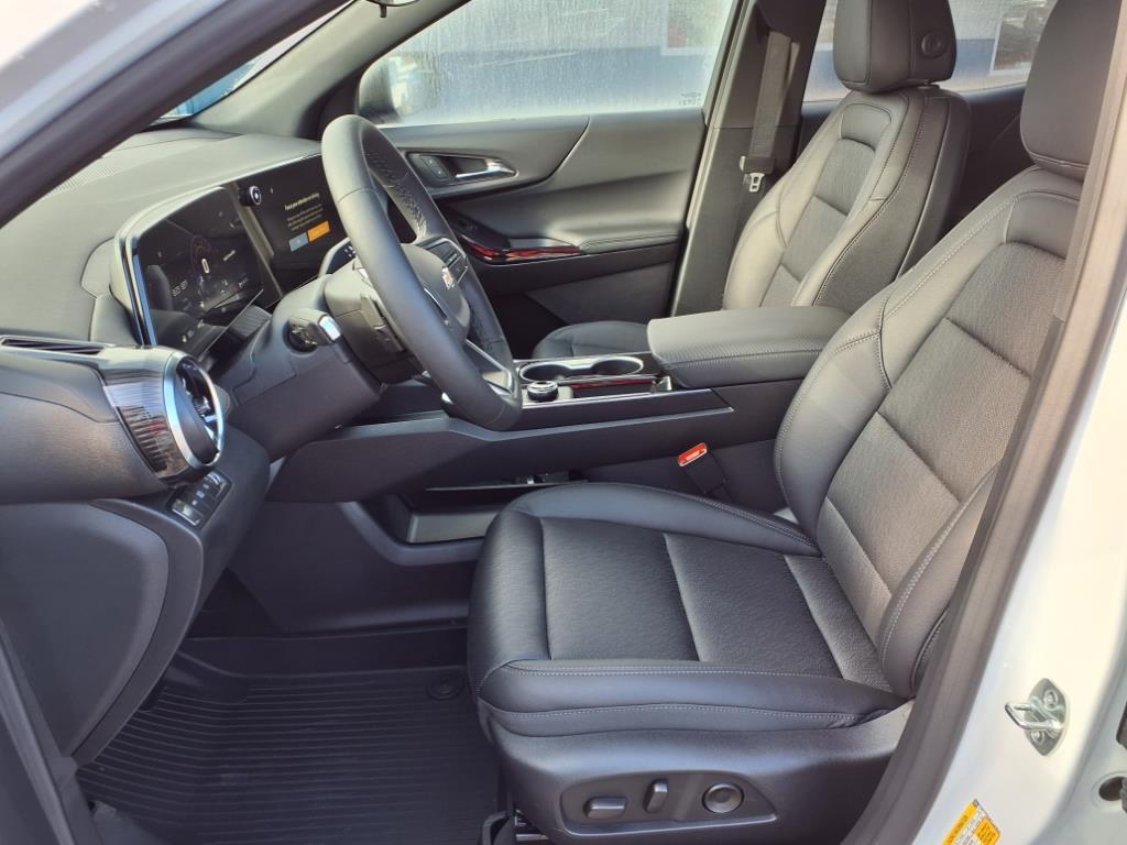 new 2026 Chevrolet Equinox car, priced at $32,570