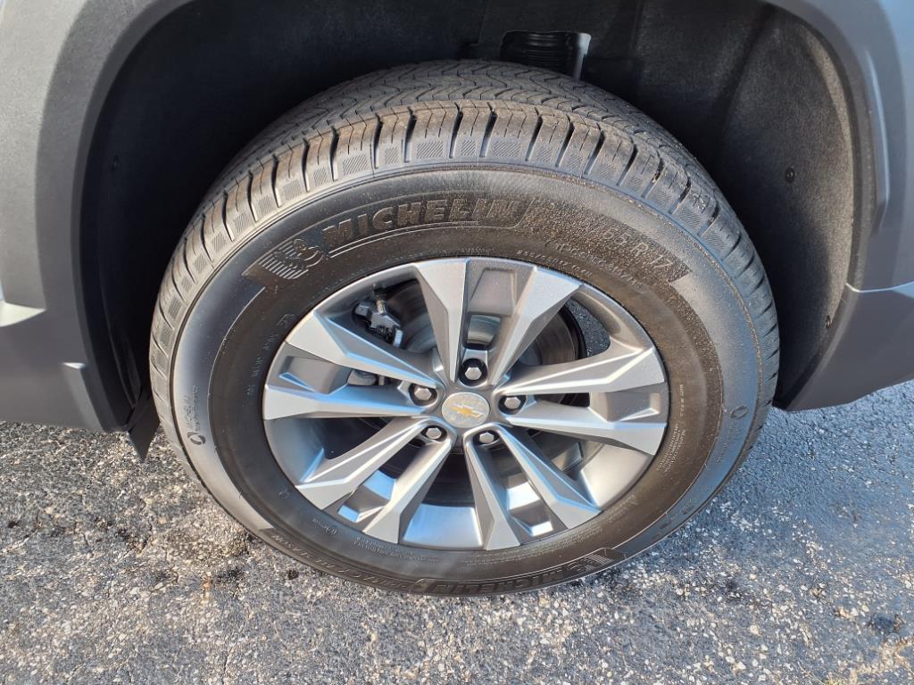 new 2026 Chevrolet Equinox car, priced at $32,570