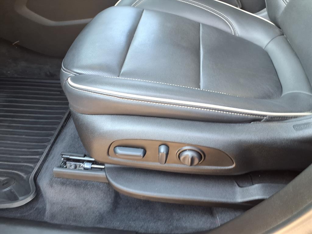 used 2023 Chevrolet Traverse car, priced at $37,519