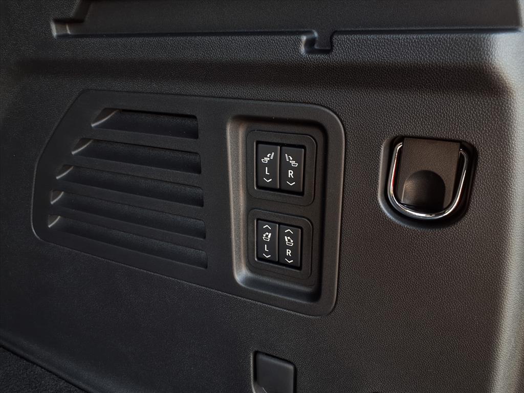 new 2026 Chevrolet Traverse car, priced at $53,195