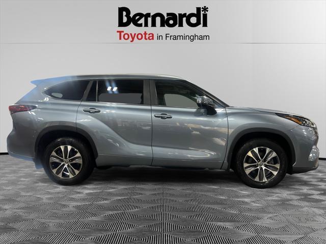 used 2023 Toyota Highlander car, priced at $39,892