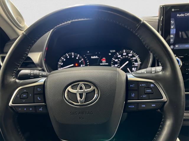 used 2021 Toyota Highlander car, priced at $36,539