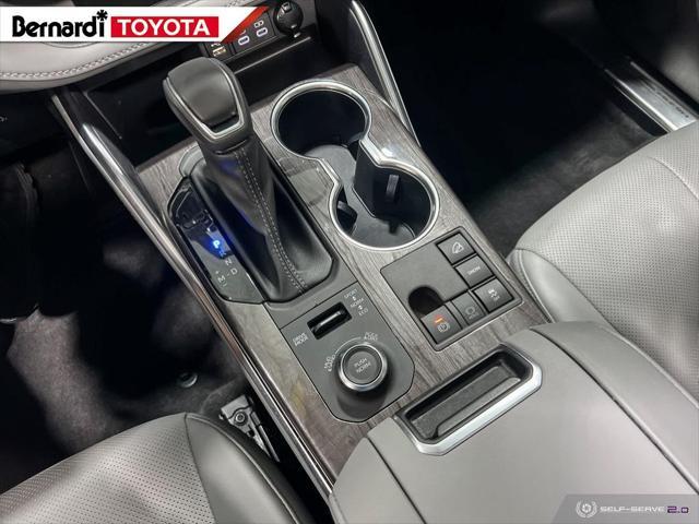 used 2023 Toyota Highlander car, priced at $44,999