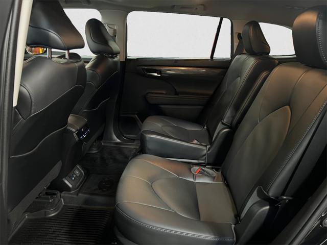 used 2022 Toyota Highlander car, priced at $43,992