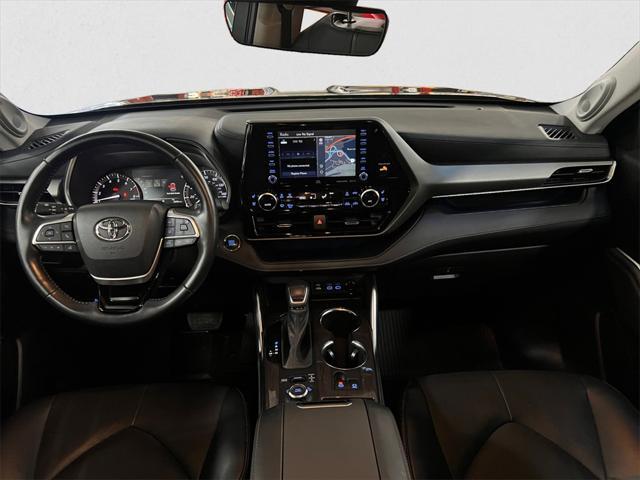 used 2022 Toyota Highlander car, priced at $43,992